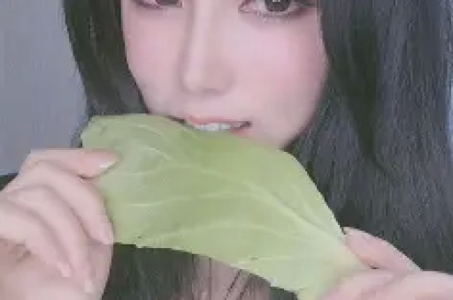斗鱼女主播忘关摄像头私密画面流出！虚假人设彻底翻车